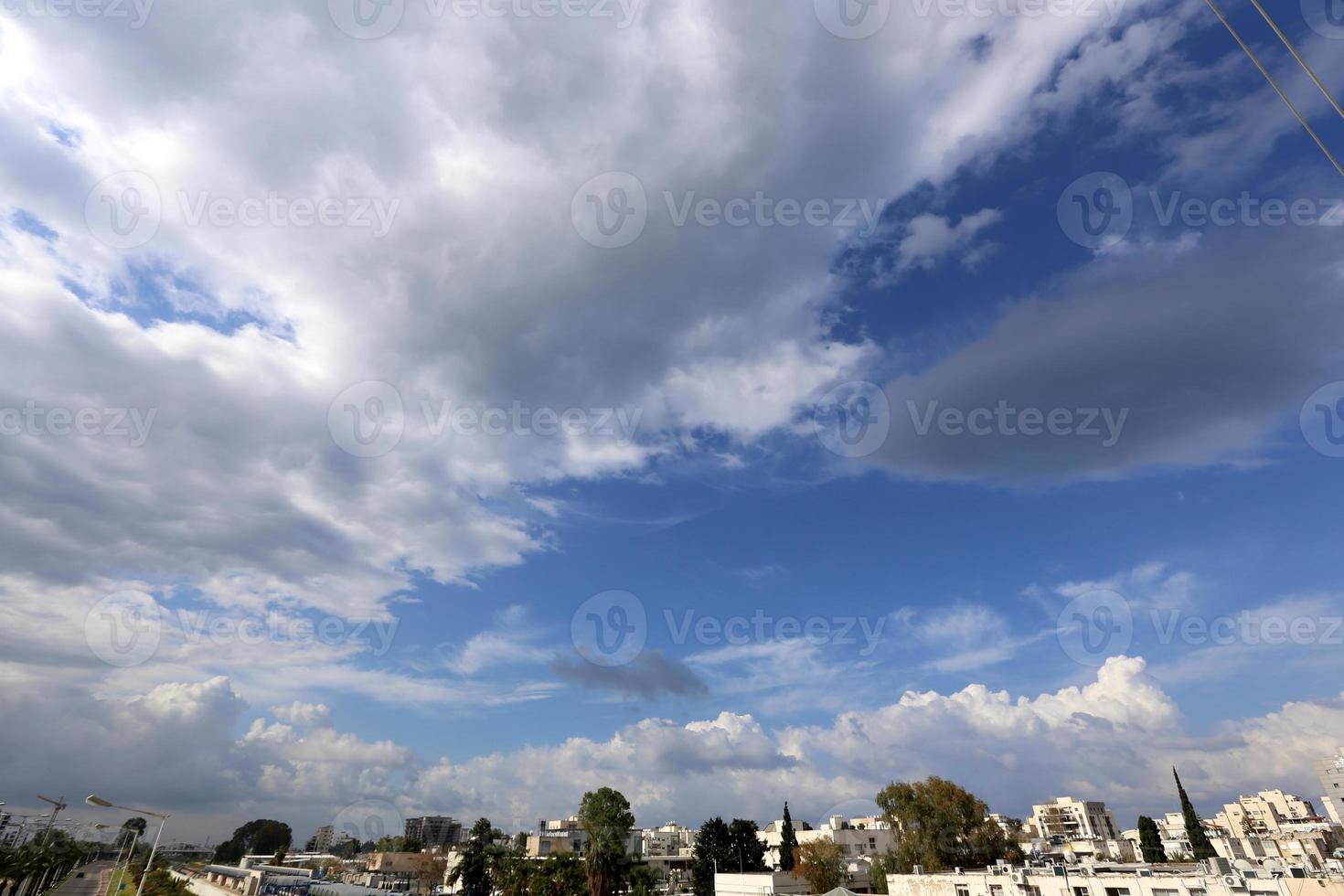 der himmel über dem mittelmeer im norden israels. foto