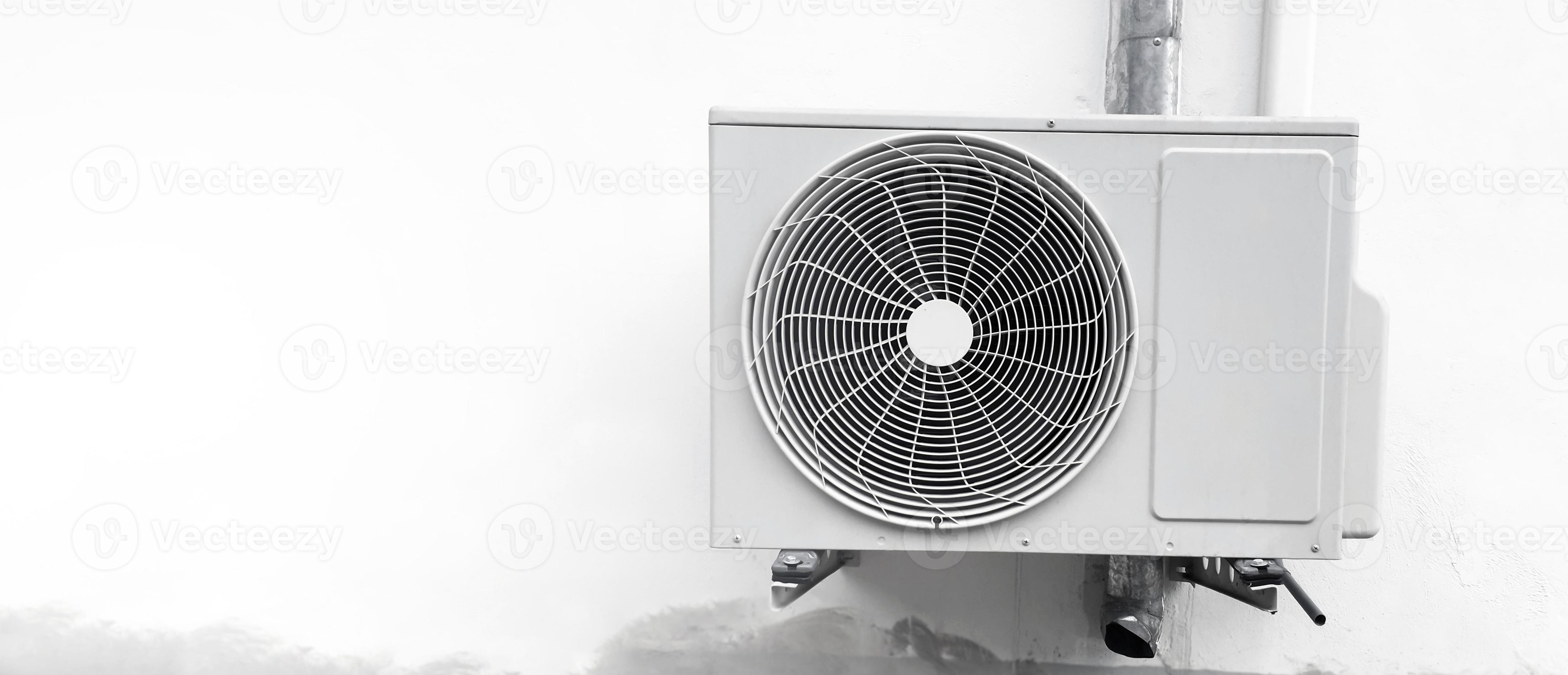 Der Abluftventilator für die Klimaanlage ist an der Außenwand des Gebäudes  installiert. 15588845 Stock-Photo bei Vecteezy