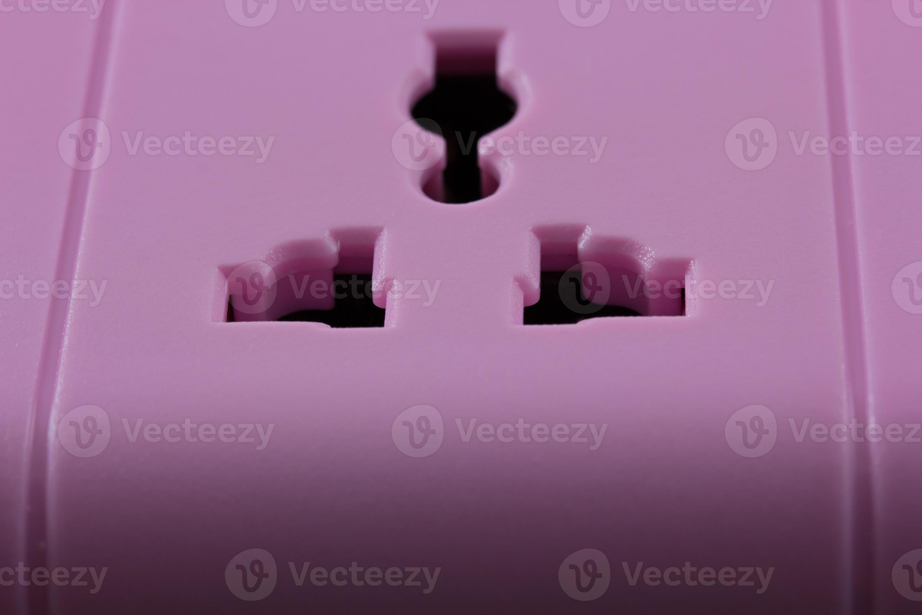 Nahaufnahmebild einer rosa Steckdose auf Schwarz isoliert foto