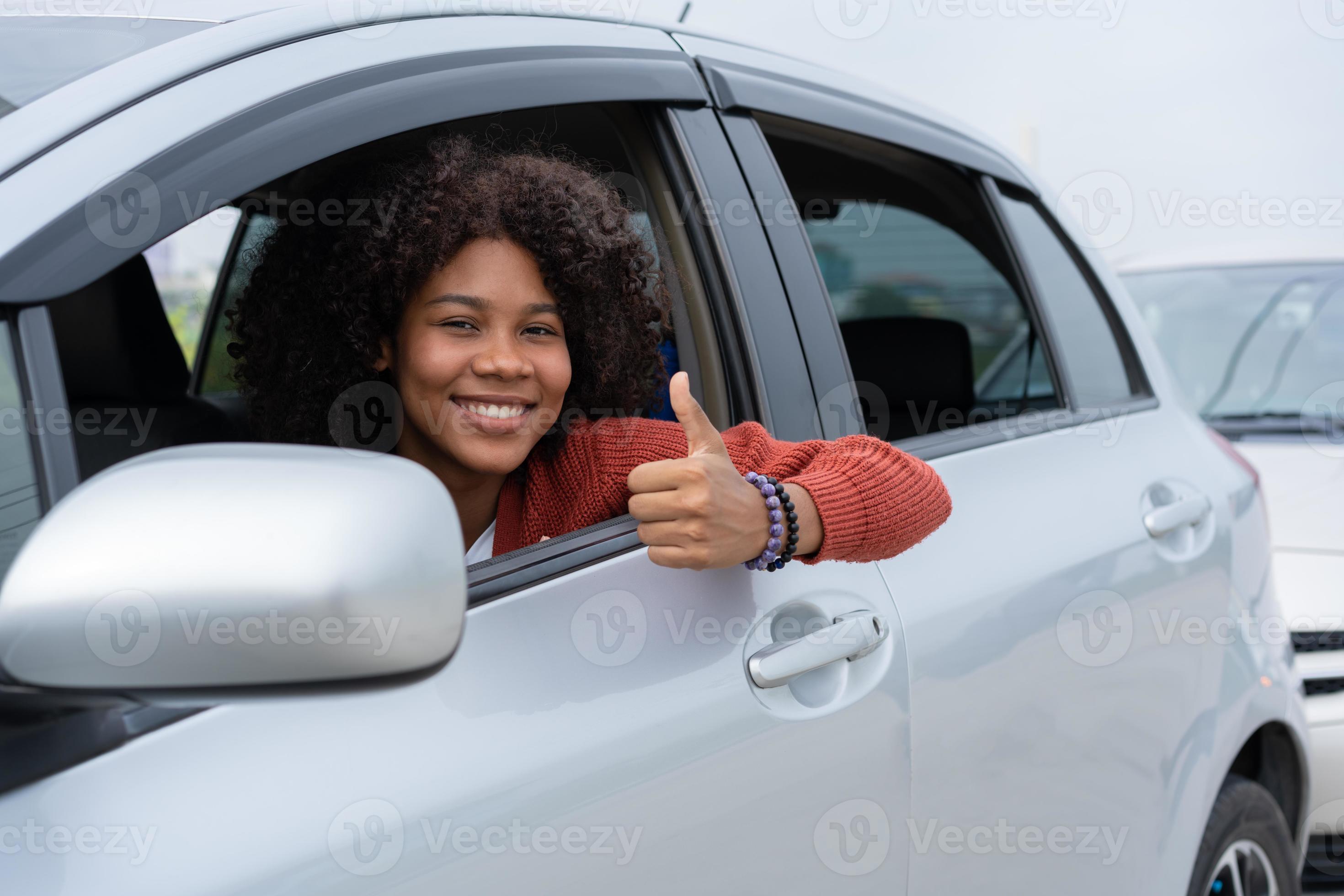 Gestresste weibliche Fahrer blasen Auto Hupe Stockfotografie - Alamy