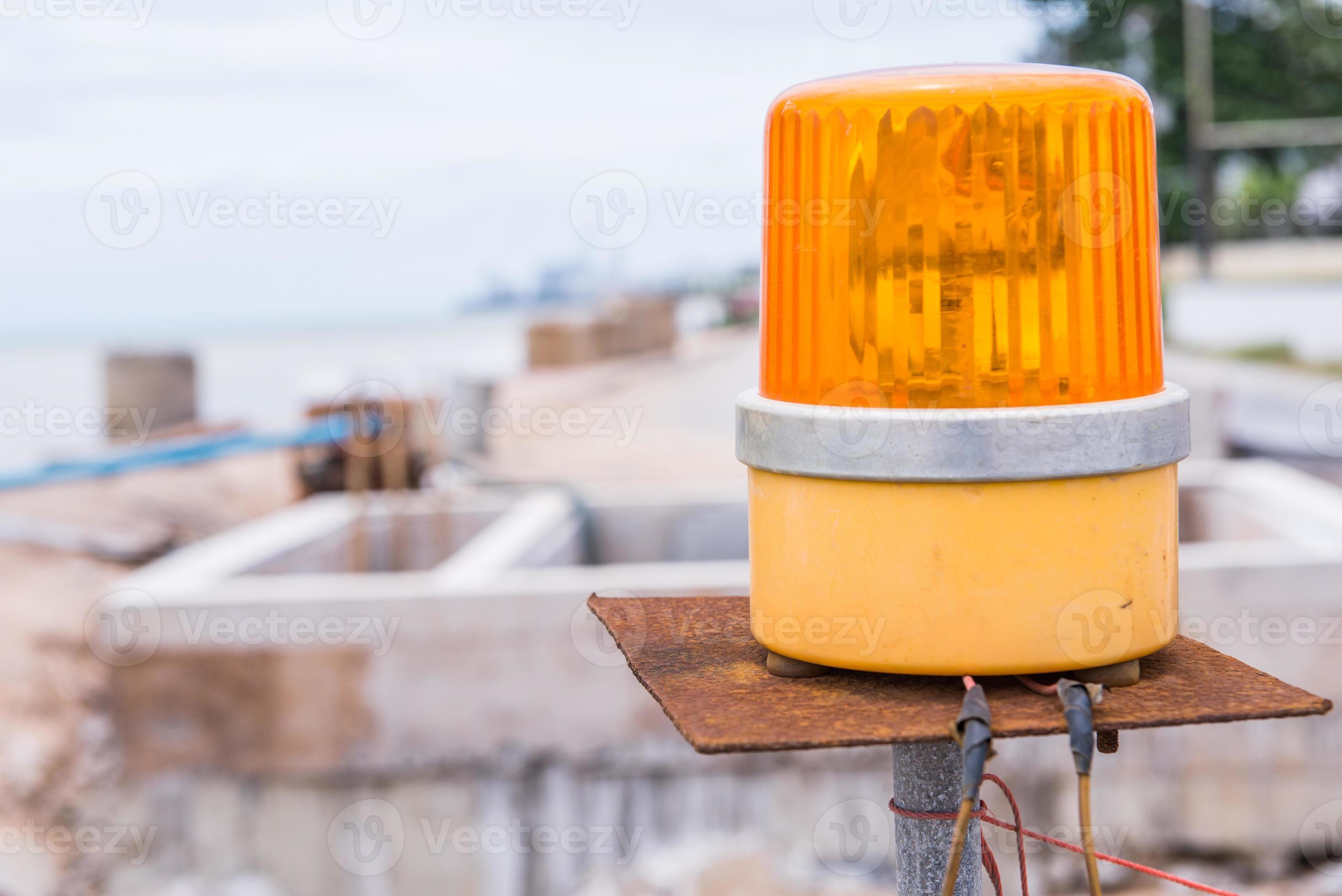 Großes rotes Warnlicht aus rotem Kunststoff für die industrielle  Brandmeldesirene zur Unfall- und Katastrophenverhütung und Evakuierung  13869966 Stock-Photo bei Vecteezy