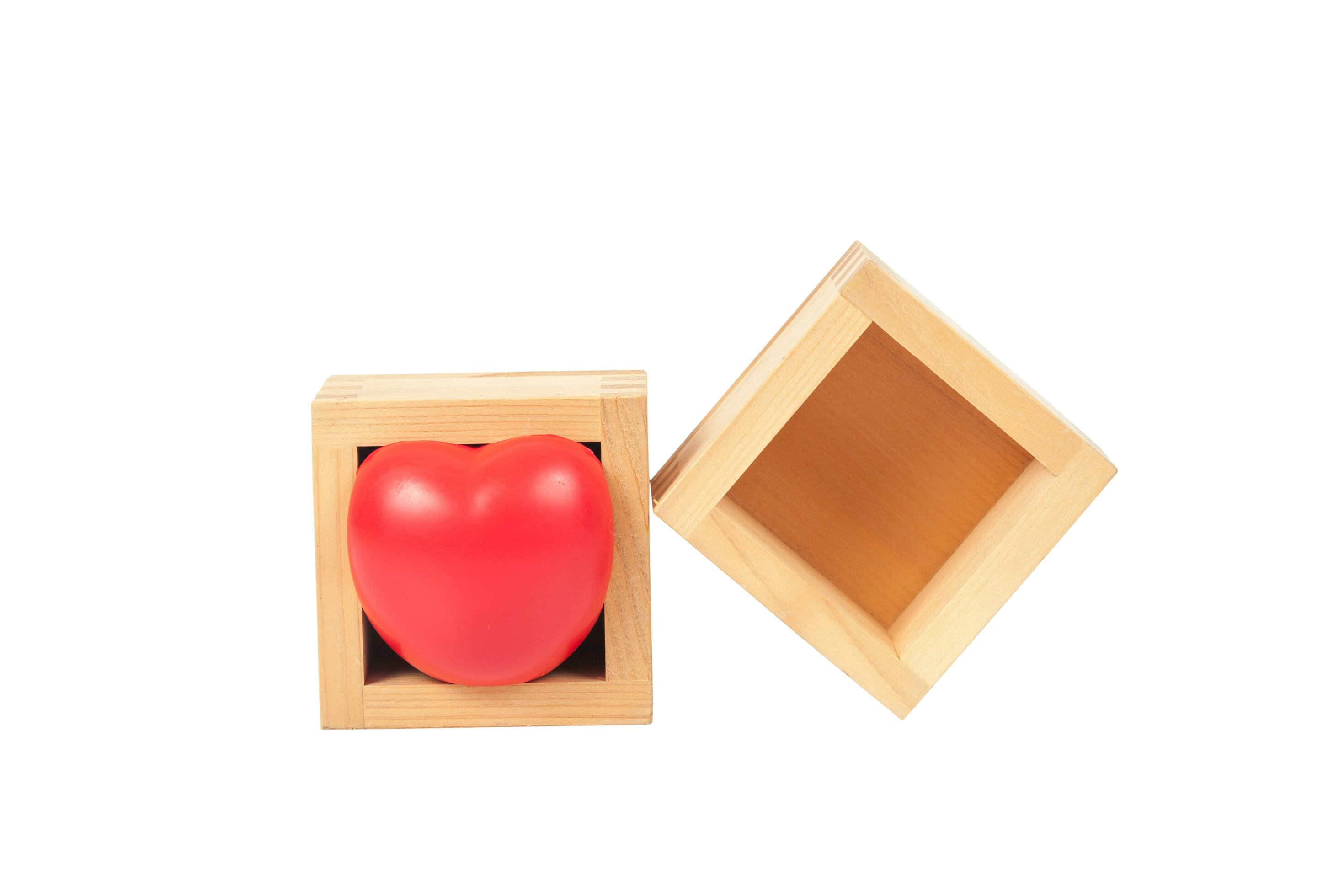 rot Herz im Würfel Holz Box ,Valentinstag Konzept. 23582396 Stock-Photo bei  Vecteezy