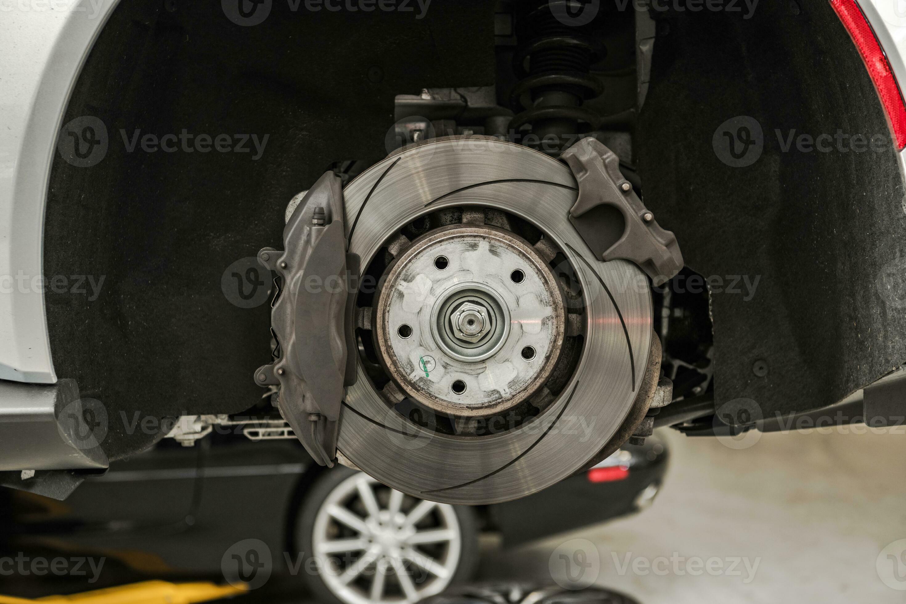 modern Auto Bremse Pads und Scheiben ersetzen 24632031 Stock-Photo bei  Vecteezy