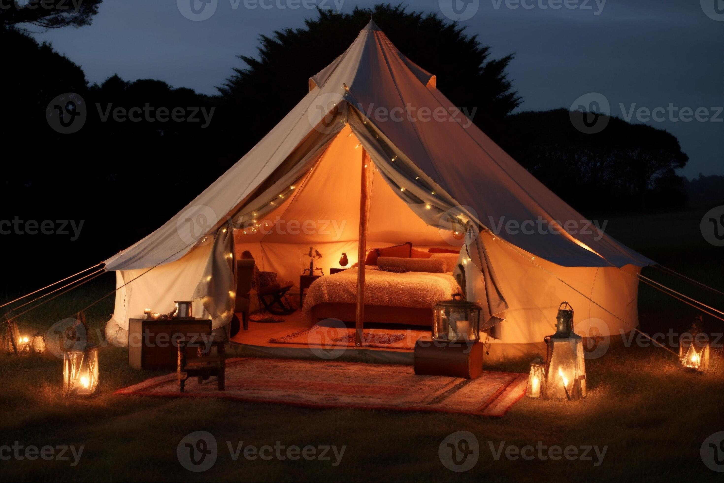 Reise Camping Licht Zelt Ferien Segeltuch Glamping Luxus Natur Wald.  generativ ai. 25718942 Stock-Photo bei Vecteezy