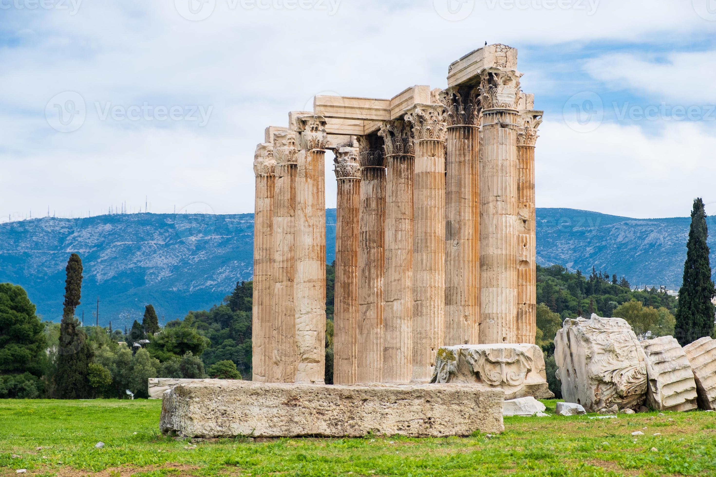 Ruinen des antiken Tempels des Olympischen Zeus in Athen foto