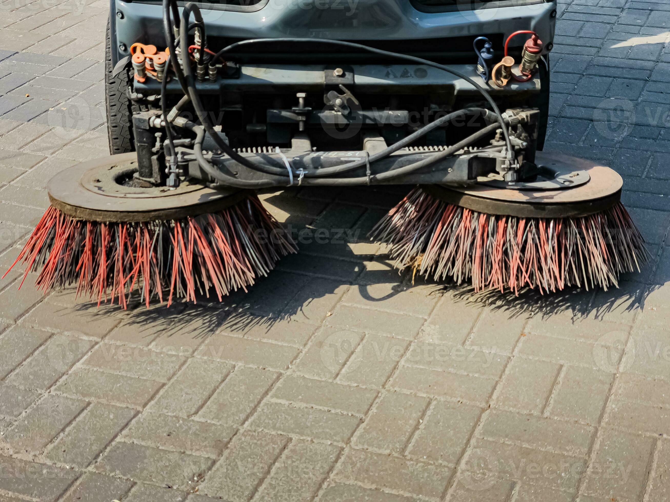 Besen von Straße Kehrmaschine Auto Maschine Nahansicht. Konzept