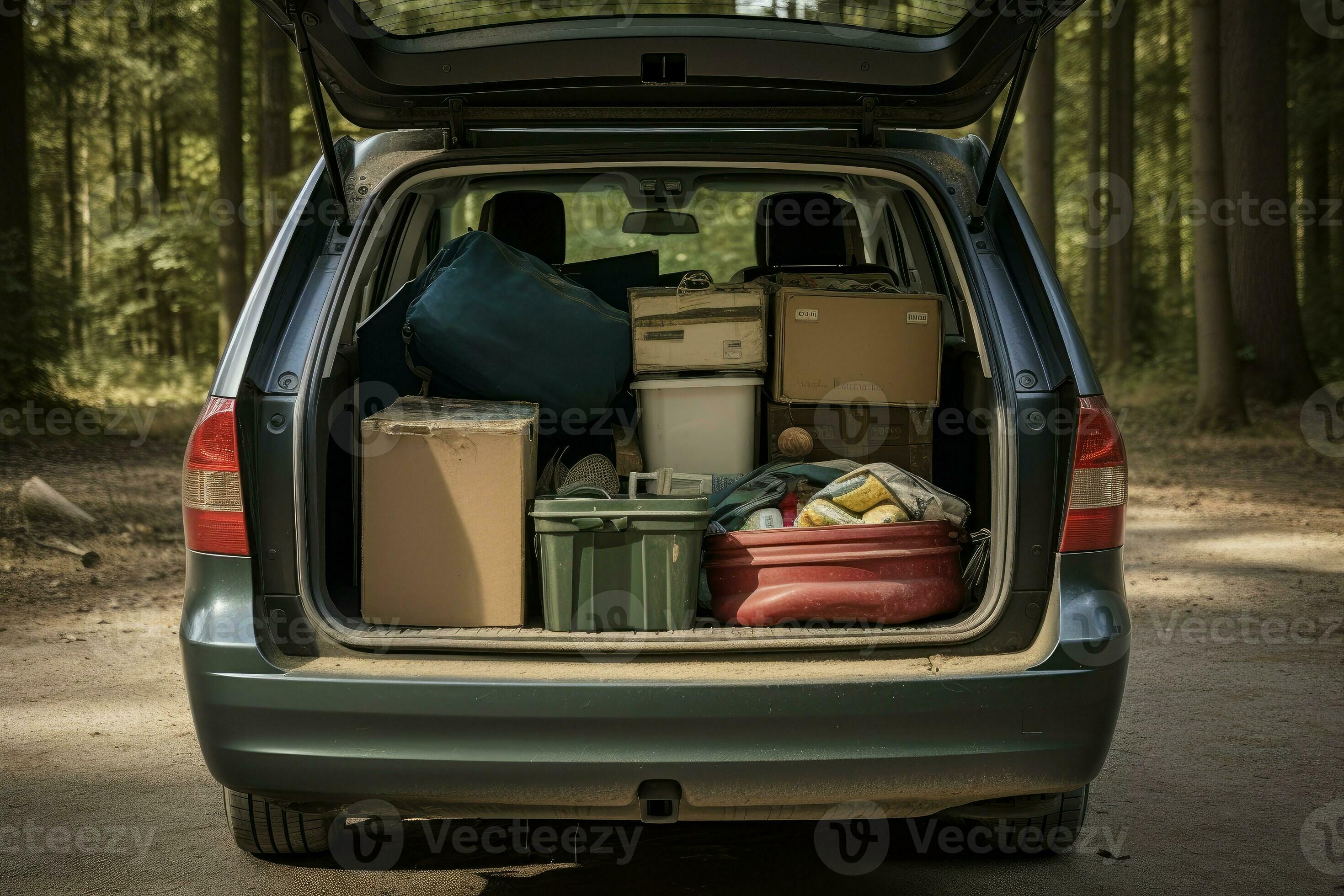 öffnen Kofferraum ziehen um Kisten draussen. generieren ai 28585788  Stock-Photo bei Vecteezy