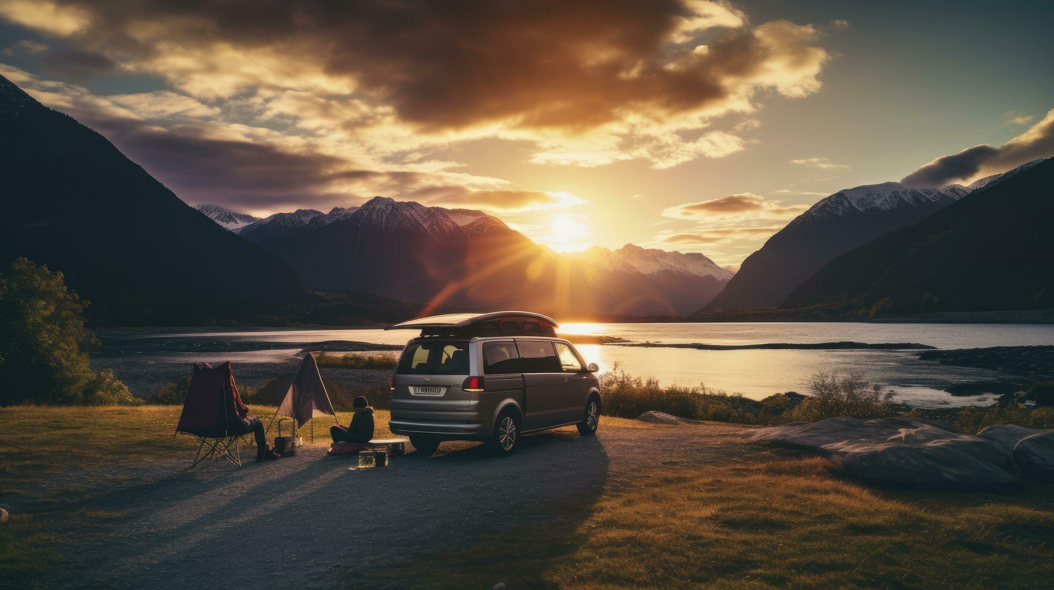 Familie Camping Auto gehen auf Urlaub im ein Wohnmobil, geparkt Nächster zu  das Fluss, mit das Berge hinter das Sonnenuntergang. 29633479 Stock-Photo  bei Vecteezy