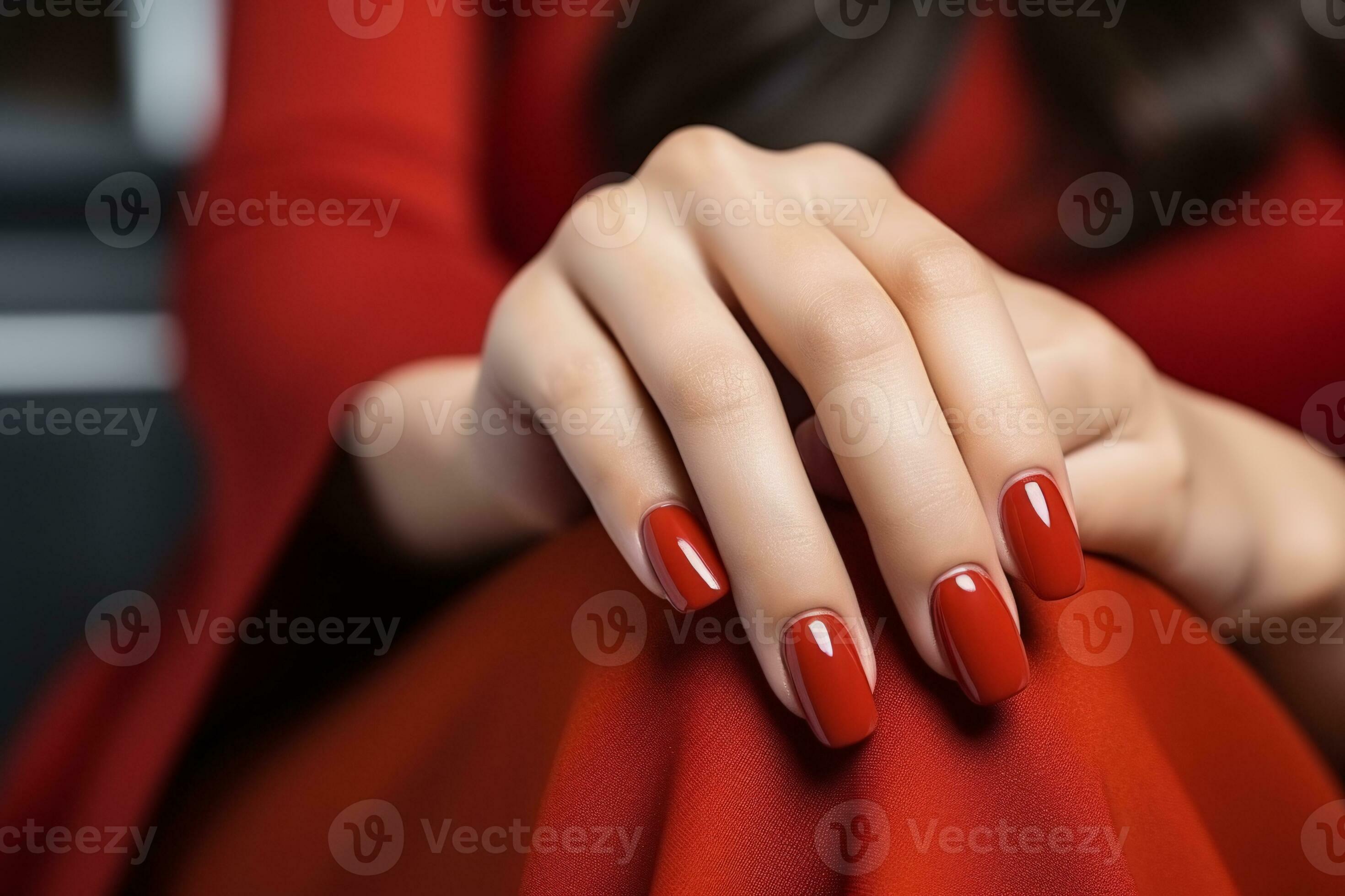 weiblich Hand mit gepflegt Finger trocken Innerhalb uv Licht Maschine im  Maniküre Salon. 26688786 Stock-Photo bei Vecteezy