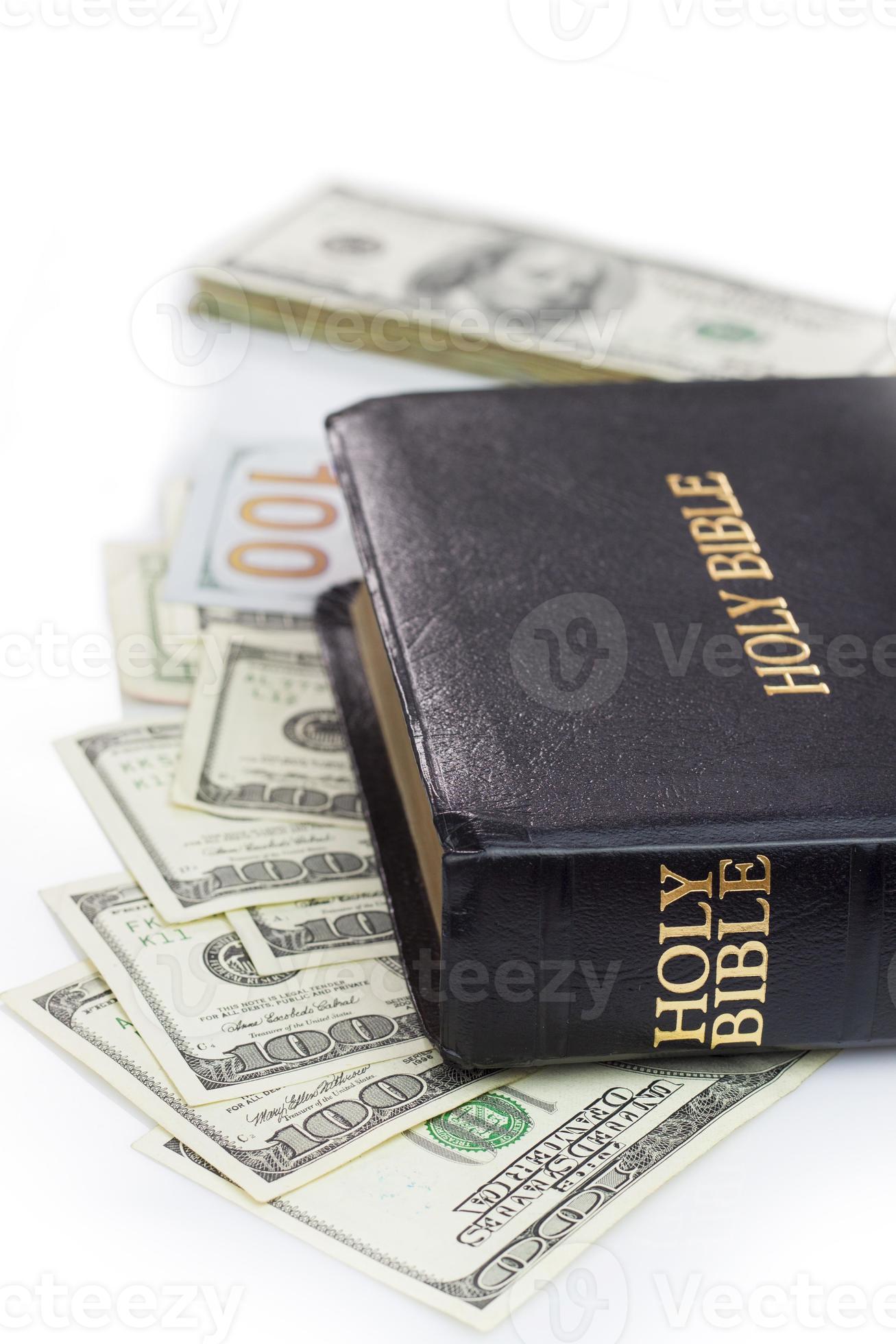 Heilige Bibel und Geld foto