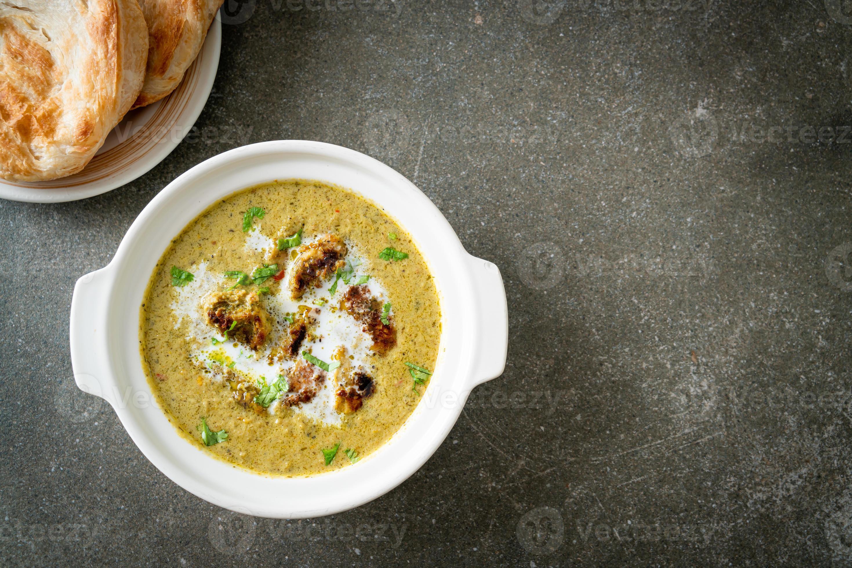 Afghanisches Hähnchen in grünem Masala-Curry oder Hariyali-Tikka ...