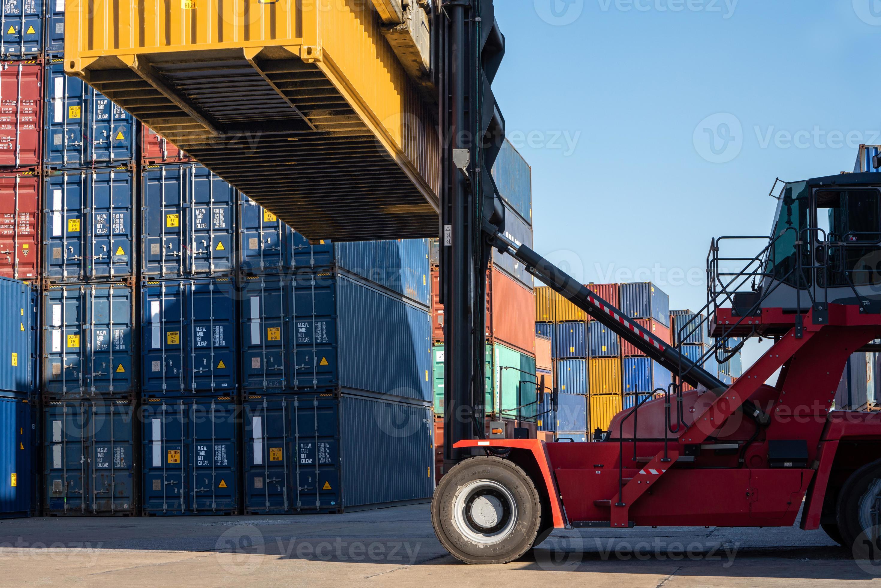 Container Handler Gabelstapler Wird geladen beim das Docks zu LKW
