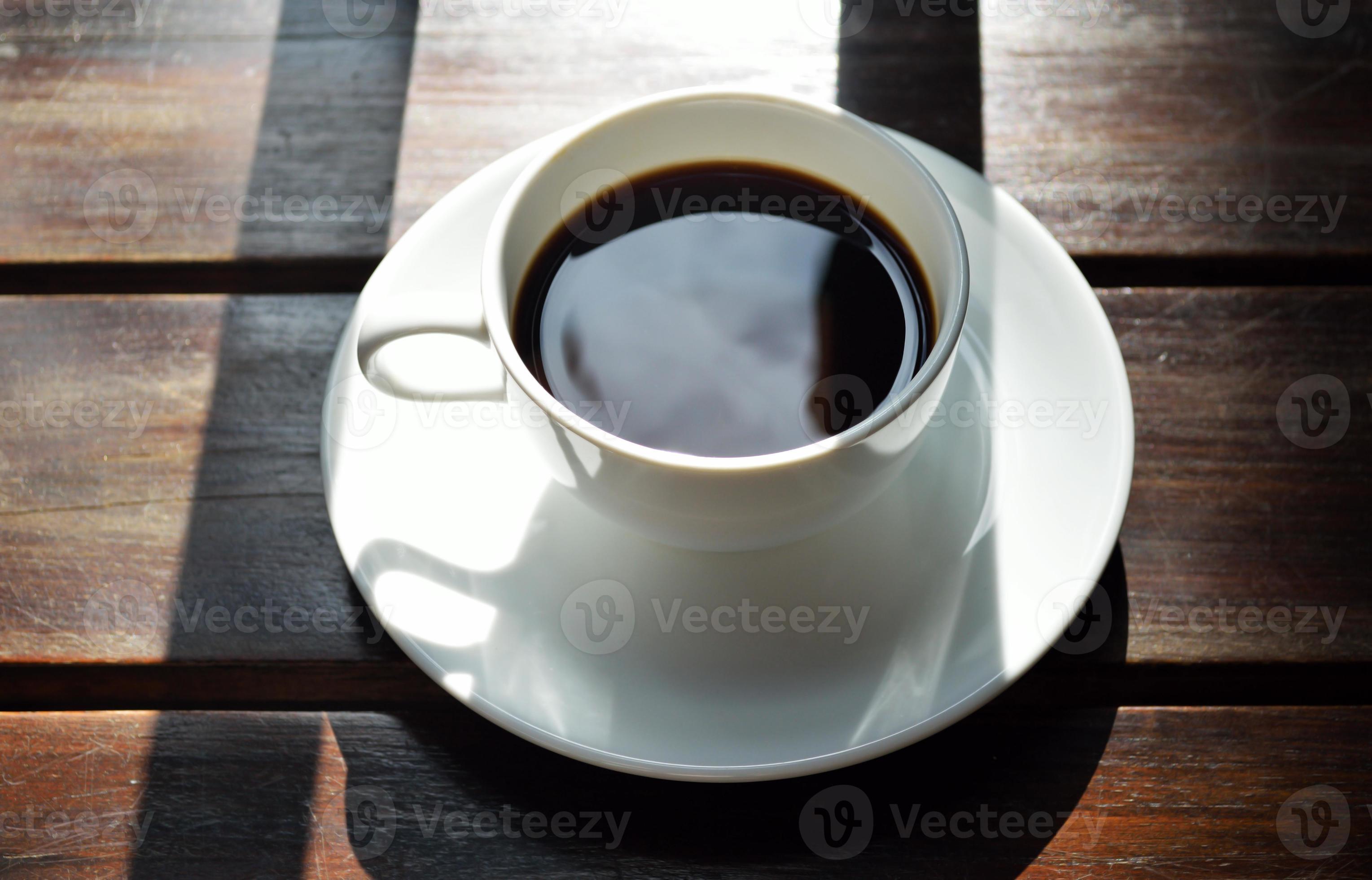 Kaffee entspannender Nachmittag auf Holzhintergrund foto