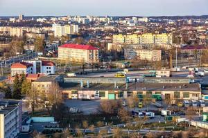 Panoramablick auf neues Quartier Hochhausgebiet Stadtentwicklung Wohnquartier am Abend aus der Vogelperspektive foto