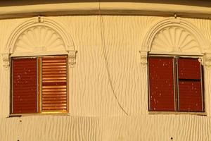 tel aviv israel 9. september 2019 ein kleines fenster in einer großen stadt. foto