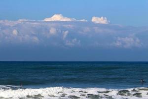 der himmel über dem mittelmeer im norden israels. foto