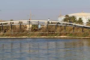 Brücke über einen Fluss in Israel. foto