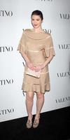 los angeles, 27. märz - mary elizabeth winstead kommt zur valentino beverly hills-eröffnung im valentino store am 27. märz 2012 in beverly hills, ca foto