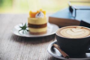 Schönes frisches Entspannungs-Morgenkaffeetassenset - Kaffeeset-Hintergrundkonzept foto