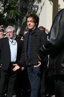 los angeles, feb 9 - paul mccartney bei der hollywood walk of fame zeremonie für paul mccartney im capital records building am 9. februar 2012 in los angeles, ca foto