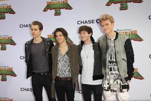 los angeles, 16. jan - die vamps bei der kung fu panda 3 premiere im tcl chinese theater am 16. januar 2016 in los angeles, ca foto