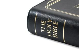 Bibel auf weißem Hintergrund foto
