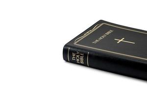 Bibel auf weißem Hintergrund foto
