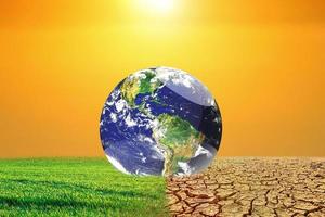 Konzeptbild zur globalen Erwärmung, das die Auswirkungen von trockenem Land auf die sich verändernde Umwelt zeigt foto