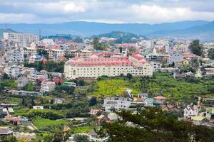 da lat stadt, vietnam - juli 15,2022 landschaft in der stadt da lat stadt, vietnam ist ein beliebtes touristenziel. Touristenstadt im entwickelten Vietnam. foto