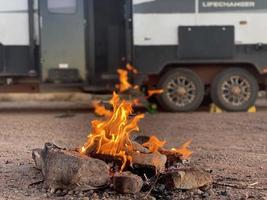 Wohnwagen Lagerfeuer foto