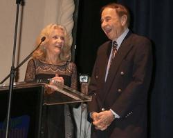 los angeles, aug 15 - hayley mills, richard sherman bei der einen sternenklaren nacht als profitieren im pasadena playhouse am 15. august 2016 in pasadena, ca foto