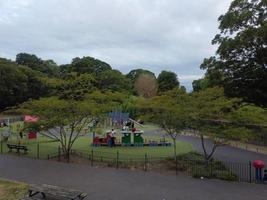 Hochwinkel- und Luftaufnahmen des öffentlichen Parks mit freiem Zugang in Luton, England, Großbritannien foto