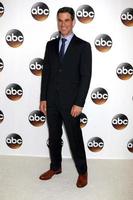 los angeles, 4. august - eddie cahill auf der abc tca sommerparty 2016 im beverly hilton hotel am 4. august 2016 in beverly hills, ca foto