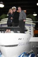 los angeles, 30. dezember - jill whelan, gavin macleod, fred grandy in der original-besetzung des loveboats schmückt die rosenparade der prinzessinnenkreuzfahrten in einem rosemont-pavillon am 30. dezember 2014 in pasadena, ca foto