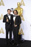 los angeles, 28. feb - leonardo dicpario, alejandro gonzalez inarritu bei den 88. jährlichen akademiepreisen, presseraum im dolby theater am 28. februar 2016 in los angeles, ca foto