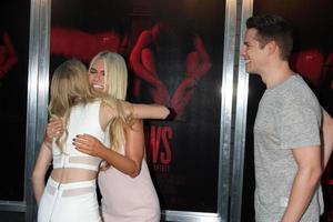 Los Angeles, 7. Juli - Cassidy Gifford, Lauren Scruggs, Jason Kennedy bei der Galgen-Premiere an der Hollywood High School am 7. Juli 2015 in Los Angeles, ca foto