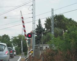 Autos am Bahnübergang foto