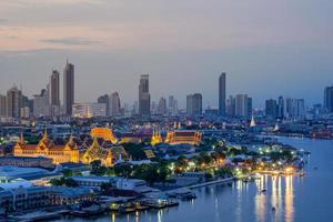 grand palace hauptstadt von thailand mit dem chao phraya fluss, der die insel rattanakosin umgibt foto