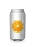 Orangensaft-Erfrischungsgetränk in Aluminiumdose auf weißem Hintergrund für Design foto