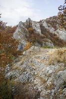 Herbstlandschaft in der Nähe von Soko Banja, Serbien foto