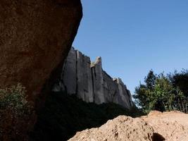 Blick auf den Berg Montserrat im Norden der Stadt Barcelona. foto