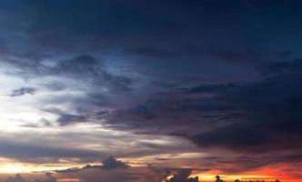 Wolke bei Sonnenuntergang foto