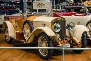 sinsheim, deutschland - mai 2022 beige weiß elfenbein mercedes 28 95 1922 foto