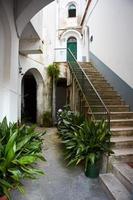 atemberaubender Entspannungsort mit Sitzbank und herrlichem Panorama, Villa Rufolo, Ravello, Amalfiküste, Italien, Europa foto