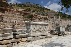 ruinen in der antiken stadt ephesus foto