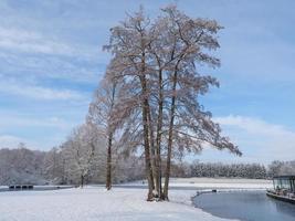 Winterzeit auf einem Schloss in Deutschland foto