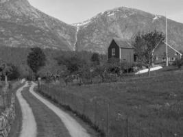 Frühlingszeit in Eidfjord Norwegen foto