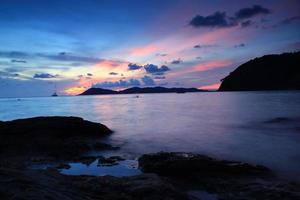 die schöne aussicht auf das meer bei khao leam ya - mu ko samet rayong, thailand foto