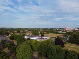 Luftaufnahmen und Blick aus der Vogelperspektive auf die britische Landschaft und das Naturschutzgebiet in der Stadt Luton in England, Großbritannien foto