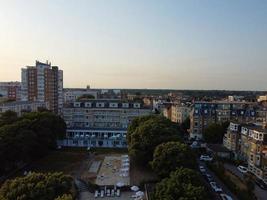 luftaufnahme und hochwinkelaufnahmen des besten sandstrandes und der stadt bournemouth in england uk, foto